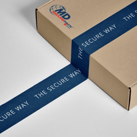Versandkarton mit blauem Klebeband „The secure way“